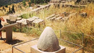 アポロンの聖域と言われる古代遺跡デルフィ