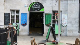 Tunnel Bar Restaurant
