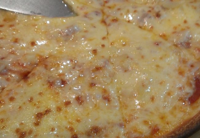 チーズだけのシンプルなピザが美味しい店