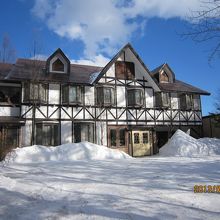 ドラマ「カラマーゾフの兄弟」のお屋敷みたいな外観