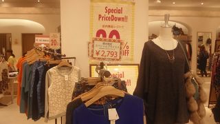 ショップ内は丁度２０％オフセール中でした。