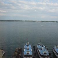 窓から見たオンタリオ湖