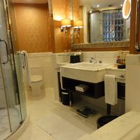 バスルームがまぶしかった！