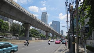 バンコクのメイン通りの一つ