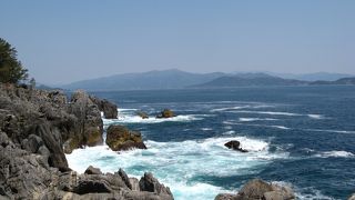 太平洋の怒涛が打寄せる勇壮な景観