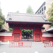 赤門（本郷通り側）