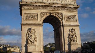 なかなか立派な凱旋門でした。