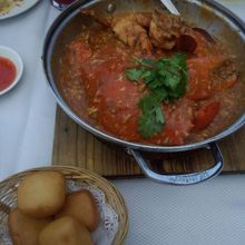 チリクラブと揚げパン