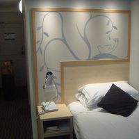 シングルの２１０号室内