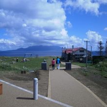 北のカナリアパークです。利尻富士が見えます。