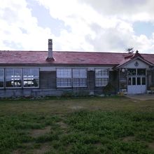 小学校のセットです。館内には展示品があり、入場無料です。