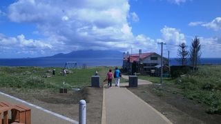 壮大な利尻富士が見えます。映画「北のカナリア」の舞台。無料バスあります！