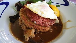 海を見ながら優雅なブランチ