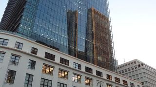 東京駅前の超高層ビル