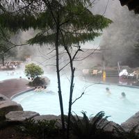 温度が低い方の露天風呂、子どもも入浴可