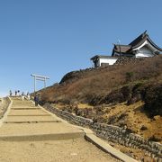 季節で遷座する珍しい神社