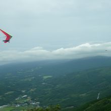 ハングライダーやパラセールがすぐ近くで見れます。