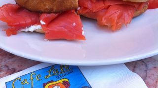 サーモンベーグルを