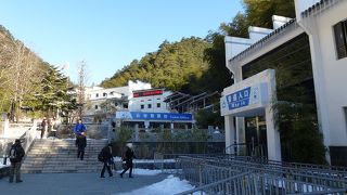 徒歩でも登れますが。。