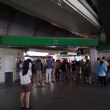 利用客が多いアソーク駅