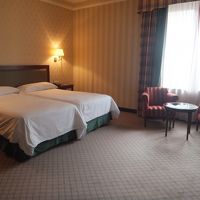 広くて窓からロータリーが見える客室