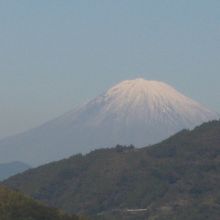 丘の上からは富士山が眺められます