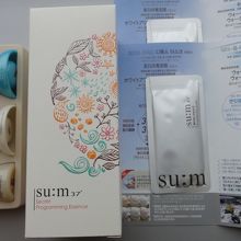 箱の中身がスムの化粧品