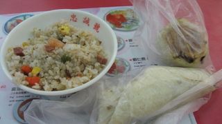 屋台フードを満喫