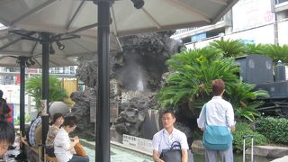 熱海の玄関口にふさわしい足湯