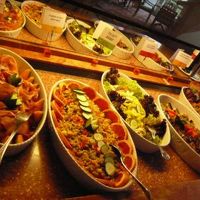 夕食は豊富で美味しい