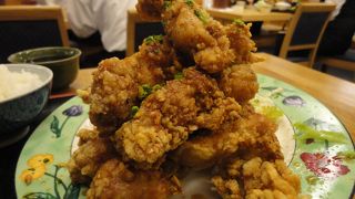 圧巻の｢唐揚げマウンテン定食｣！