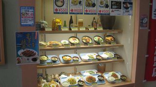 那覇空港：職員も来る食堂、みんなくる？