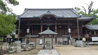 志度寺 --- さぬき市にある「四国八十八箇所霊場」の第八十六番札所です。国重文の建物もあります。
