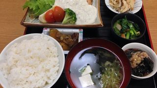 金沢市兼六園下。日替定食では加賀野菜の家庭料理も頂けます！