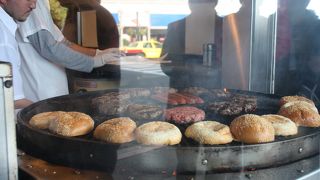 作る工程から楽しめる絶品ハンバーガー