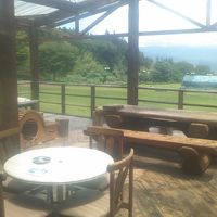 休憩室内にも展望が良いアウトドア空間がありました