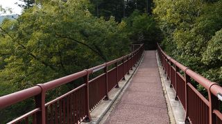 92メートルの吊り橋