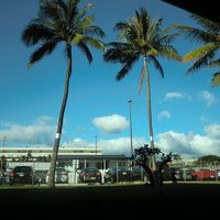 レンタカーでワイキキへ