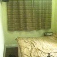 部屋は非常に狭い