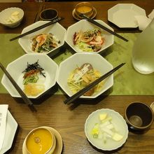 おかゆ・水キムチ・ムックムチム・チャプチェ・冷菜・サラダ