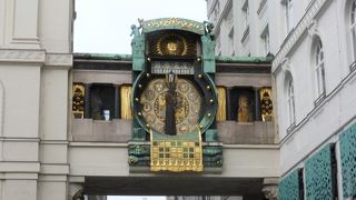 ビルとビルの橋渡し