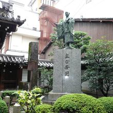 アーケードからの入り口付近