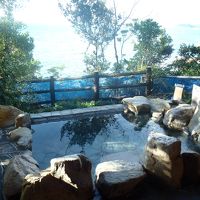 貸切露天風呂、小さめです。