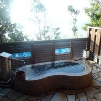 貸切露天風呂、さらに小さめです。