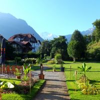 ホテルの裏側から山並みを撮影。