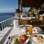 イスキア島で絶景が素晴らしいホテル♪温泉公園とプライベートビーチを持った稀有なホテル♪