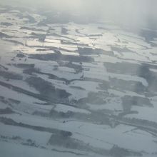 到着直前の風景。高原にある空港です