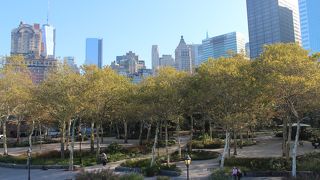 ロウアーマンハッタンの先端にあります。