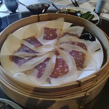 北京ダック。これにネギやきゅうりを巻いて食べる