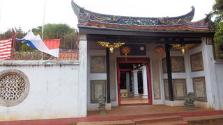 ブキッ・チナの麓にある寺院